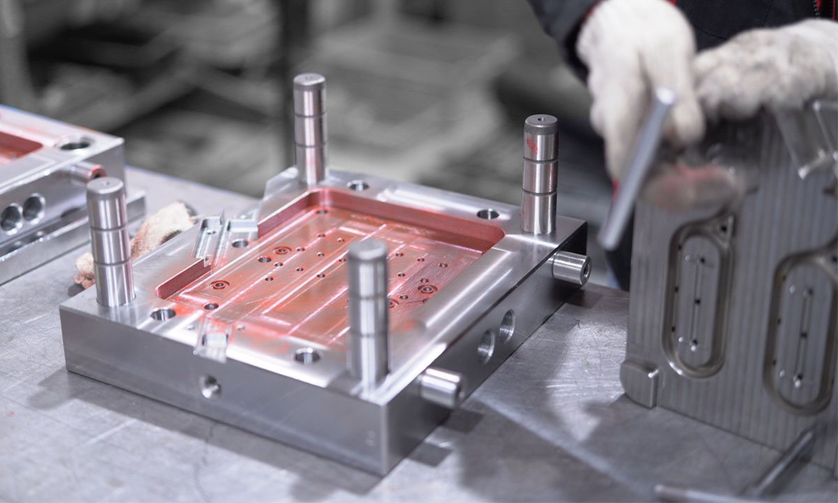 Tooling and plastic injection moulding design