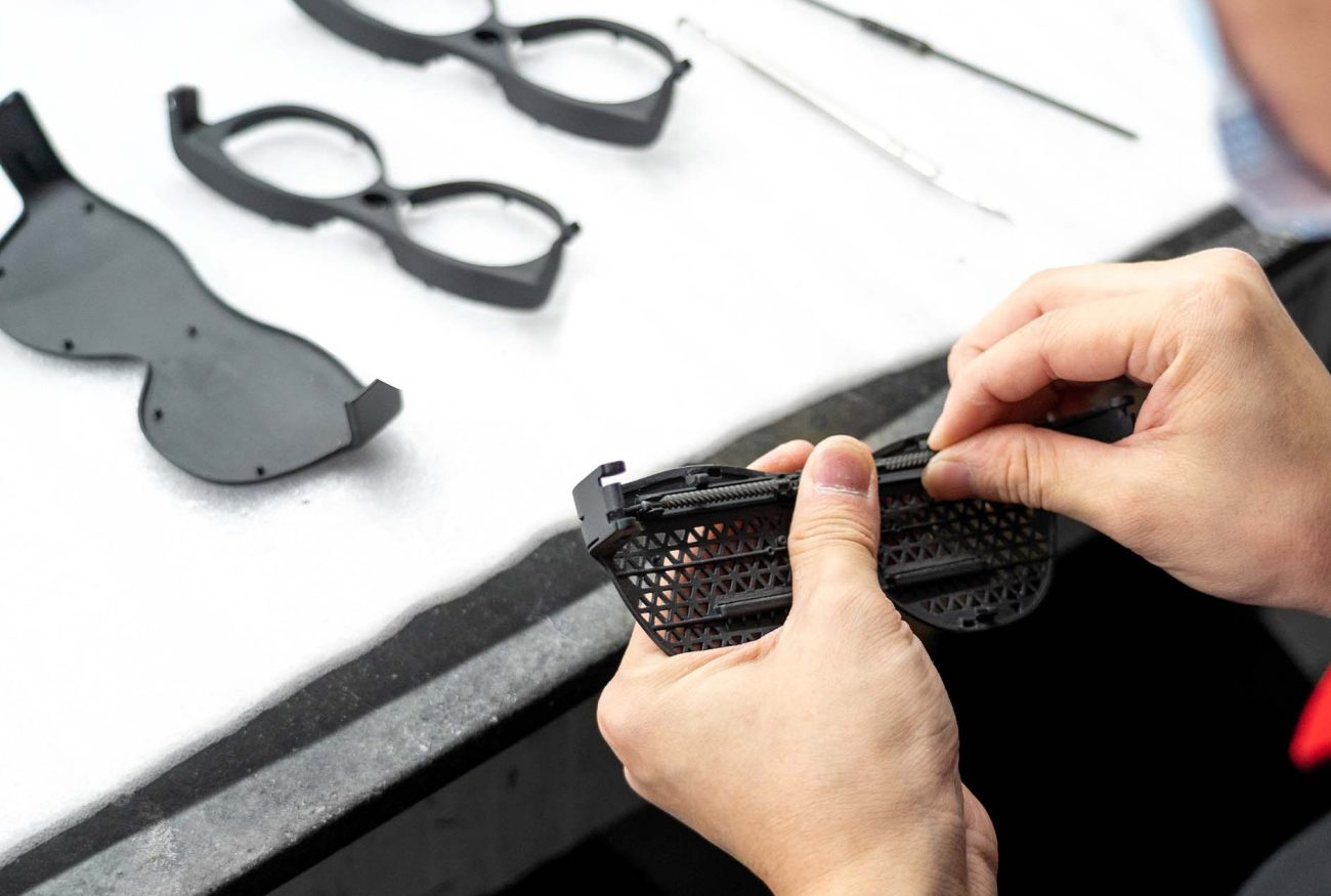SOL Reader E-Ink VR Headset | Injection Molding Case Study