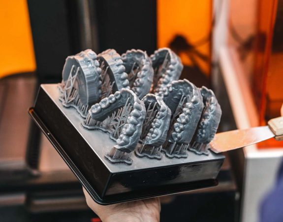 create quick plastic prototypes using 3D printing