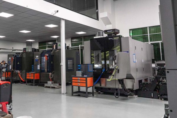 5-axis CNC machining factory department - HLH Rapid